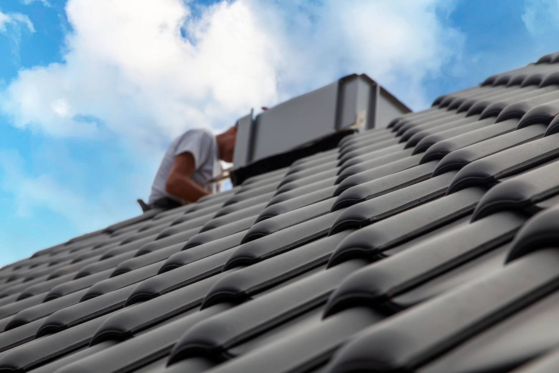 Builders in work clothes install new roofing tools on new wooden roofs with metal sheets — Illinois roofing services